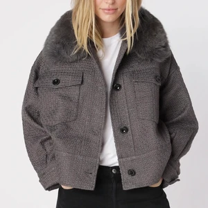 Meontine Jacka - Fin jacka från Meontine i storlek Small. Den är i nyskick då jag endast provat den. Slutsåld på hemsidan. 