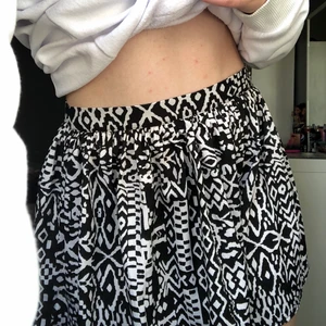 Jättesöt kjol  - Knappt använd då den är lite för kort för min smak🖤 köpare står för frakt! (+20kr)