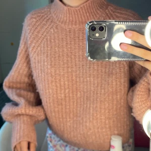 Stickad tröja - Färgen är som första bilden💕 