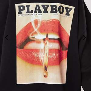 Säljer min älskade Playboy hoodie i storlek 34