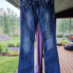 Jeans bootcut Diesel, storlek 28/34. Fint skick. 