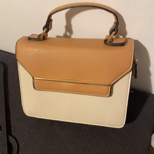 Väska  - Classy väska,  men vet ej vart den kommer ifrån ❤️