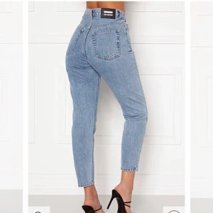 Nya mom jeans från Drdenim  - Helt nya mom jeans med lappar kvar, från drdenim strl 24/32. Köptes för 599kr.