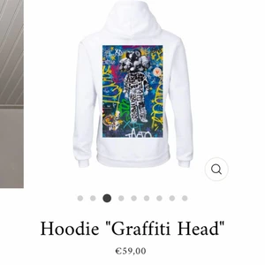 Snygg vit hoodie - Bra skick. Skriv privat för egna bilder och frågor💞skickar enbart med spårbarfrakt som köparen står för💞