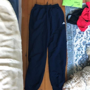 Adidas byxor - Använda få ggr