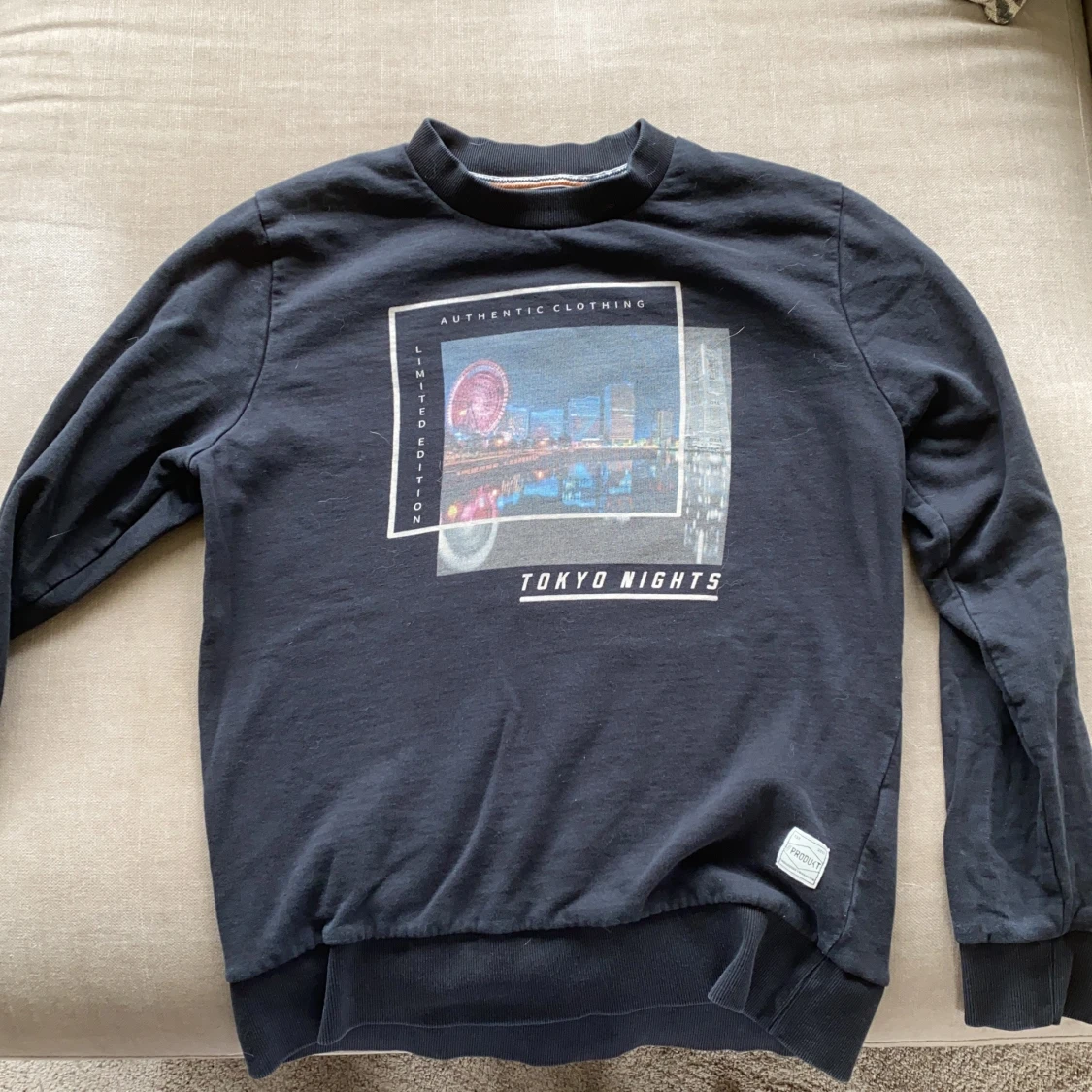 Lång armad tröja med tryck