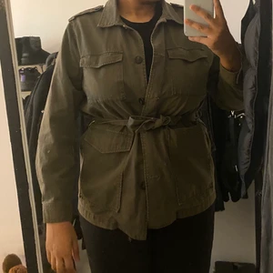 Militärgrön jacka - Stl 44