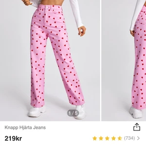Jeans - Säljer dessa rosa jeans med hjärtan på. De kostade 219kr och är aldrig använda då de var för små. De har väldigt bra material och är sann i storlek. 
