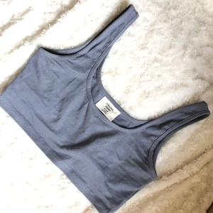 Topp - Så snygg färg, blå/grå💙