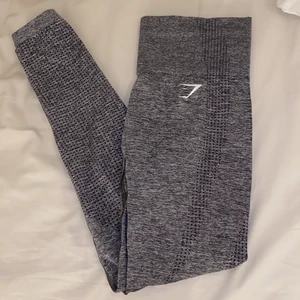 Gymshark tights  - Säljer gråa vital seamless leggings i strl S då de aldrig kommer till användning! Dem är dessutom använda ett fåtal gånger. 