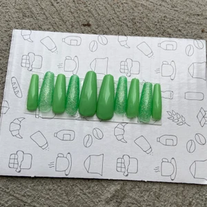 Press on nails - Gröna press on nails 80kr + frakt dm vid intresse