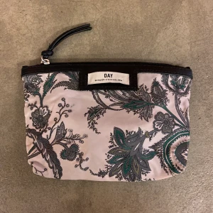 DAY necessär, oanvänd - Helt oanvänd necessär från DAY 