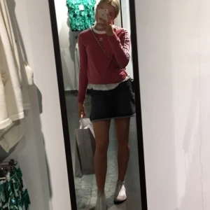 Adidas tröja  - Säljer nu min adidas original tröja stl xs⚡️ tröjan är sparsamt använd och är i fint skick💖 (köparen står för frakten)