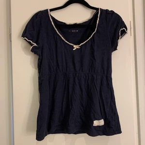 Blus - En mycket fin mörkblå blus ifrån Odd Molly (mycket bra skick!) 💙 