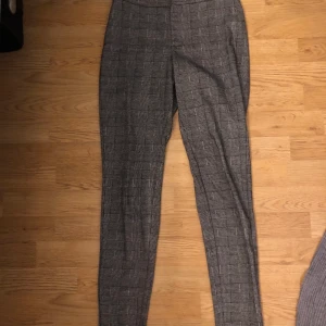 Byxor  - Från zara, endast använda fåtal gånger. Strl xs, passar även S