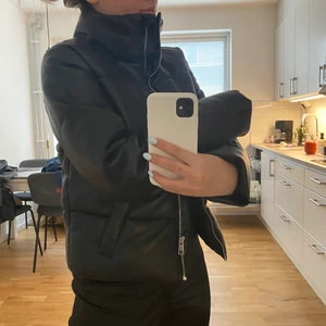 Jacka från Nelly - Denna sköna jacka ifrån Nelly som är använd få gånger, storlek S men passar XS också, super skön och fin😊 bud ifall fler är intresserade 