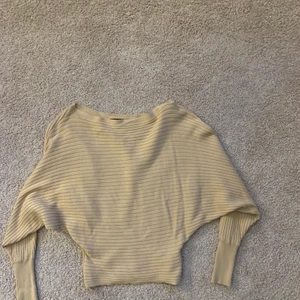 Topp - Superfin beige topp från Gina tricot! Skriv privat för fler bilder! 100 kr inkl frakt💓