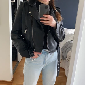 Skinnjacka Pull & Bear - Skinnjacka från Pull & Bear i fint skick