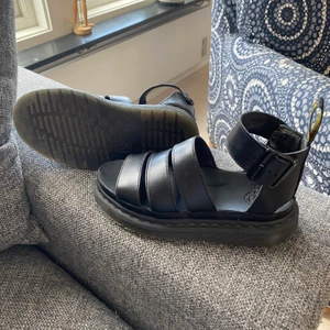 De Martens clarissa ll  - Så snygga sandaler från dr Martens. Är för små så jag har inte kunnat ha dem. 😢