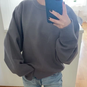 Tröja - Superfin och skön tröja från zara i stickat material. Knappt använd och passar allt ifrån Xs-L beroende på hur man vill att den ska sitta❣️