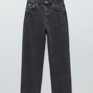 Storlek 38 - Köparen står för frakt. Budgivning om flera intresserade 