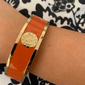 Dyrberg Kern armband  - Armband från Dyrberg Kern i jättefin skick , nypriset är 699kr .