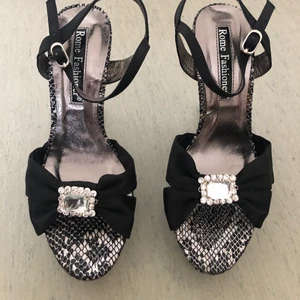 Klackskor - Helt nya. 36. Finns i Norsborg, Stockholm 