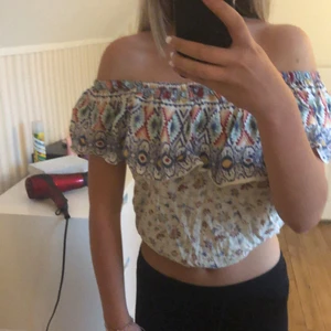 Off shoulder tröja - Jätte fin sommarblus