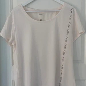 Träningströja storlek S - Träningströja från DOM, storlek S, aldrig använd, säljer pågrund av att jag aldrig använder den.