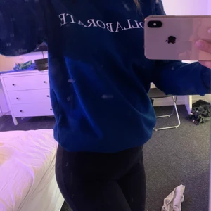 Långärmad tröja - En långärmad extremt skön tröja, materialet inuti är ull och är extremt mysigt! Extremt fin färg på den oxå💓