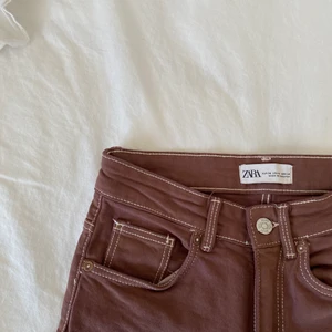 Bruna jeans🤍 - Bruna jeans från zara som jag färgat själv i maskin. Modellen ”croped flare” stretchiga och supersköna!🤍