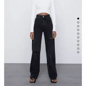 Nästan helt oandvända jeans från Zara då de är för små för mig .. dock är de helt perfekta i längden för mig som är 181cm...!!! Helt underbar långa snygga jeans😍