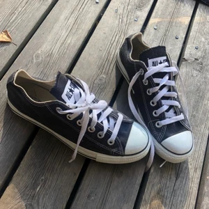 Svarta Converse - Storlek 37,5. Knappt använda.