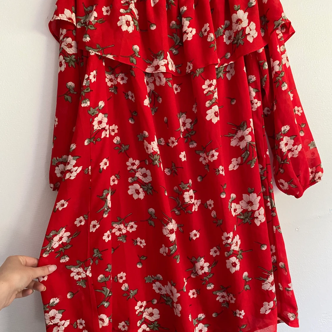 Röd blommig klänning M