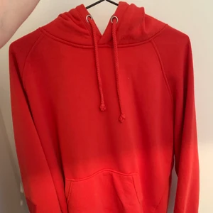 Bikbok hoodie  - Röd hoodie från bikbok, storlek L