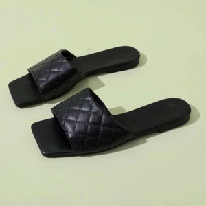 Black slippers size EU 39 - One time used black slippers, size EU 39.