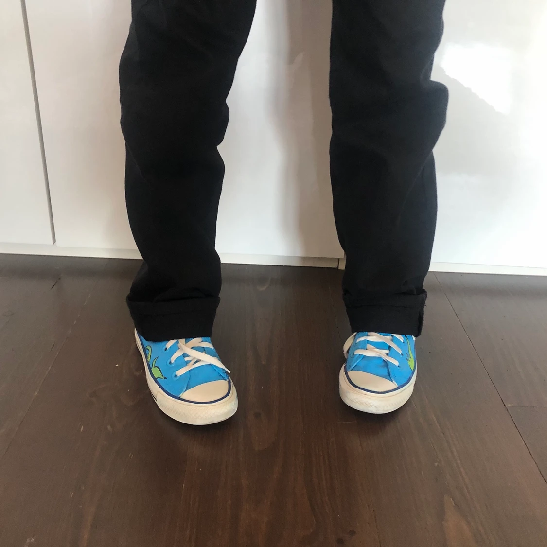 Blåa converse med blixtar - 91