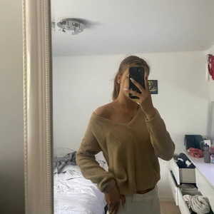 Stickad tröja - Fin beige stickad tröja från Na-kd.