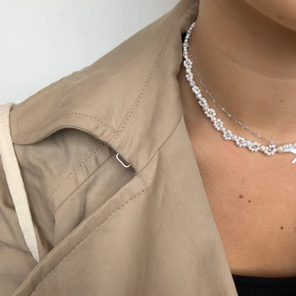Säljer fler smycken på Instagram: @aliceruthjewelry ☺️☺️ Gör dessa halsband på beställning för 249kr och frakten endast 12kr!❤️ kontakta för fler bilder eller frågor!🥰🥰 . Accessoarer.