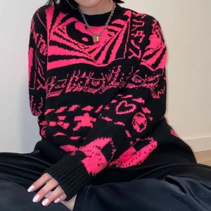 Weekday stickad tröja - Lägger upp den igen eftersom förra gången ångrade jag mig men nu vill jag inte ha den längre😂 Använt max 4-5ggr så den är i god skick💖 Storlek S men passar M 