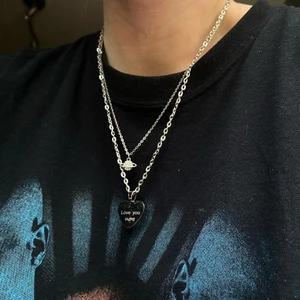 Handgjort halsband  - GRATIS FRAKT🖤@bladhsmycken på instagram