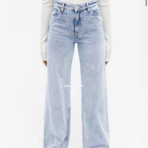 Säljer dessa fina jeans som tyvärr inte kommer till användning, använda ett fåtal gånger, i storleken 28💕💕 Nypris 400kr mitt pris 100kr+frakt💕