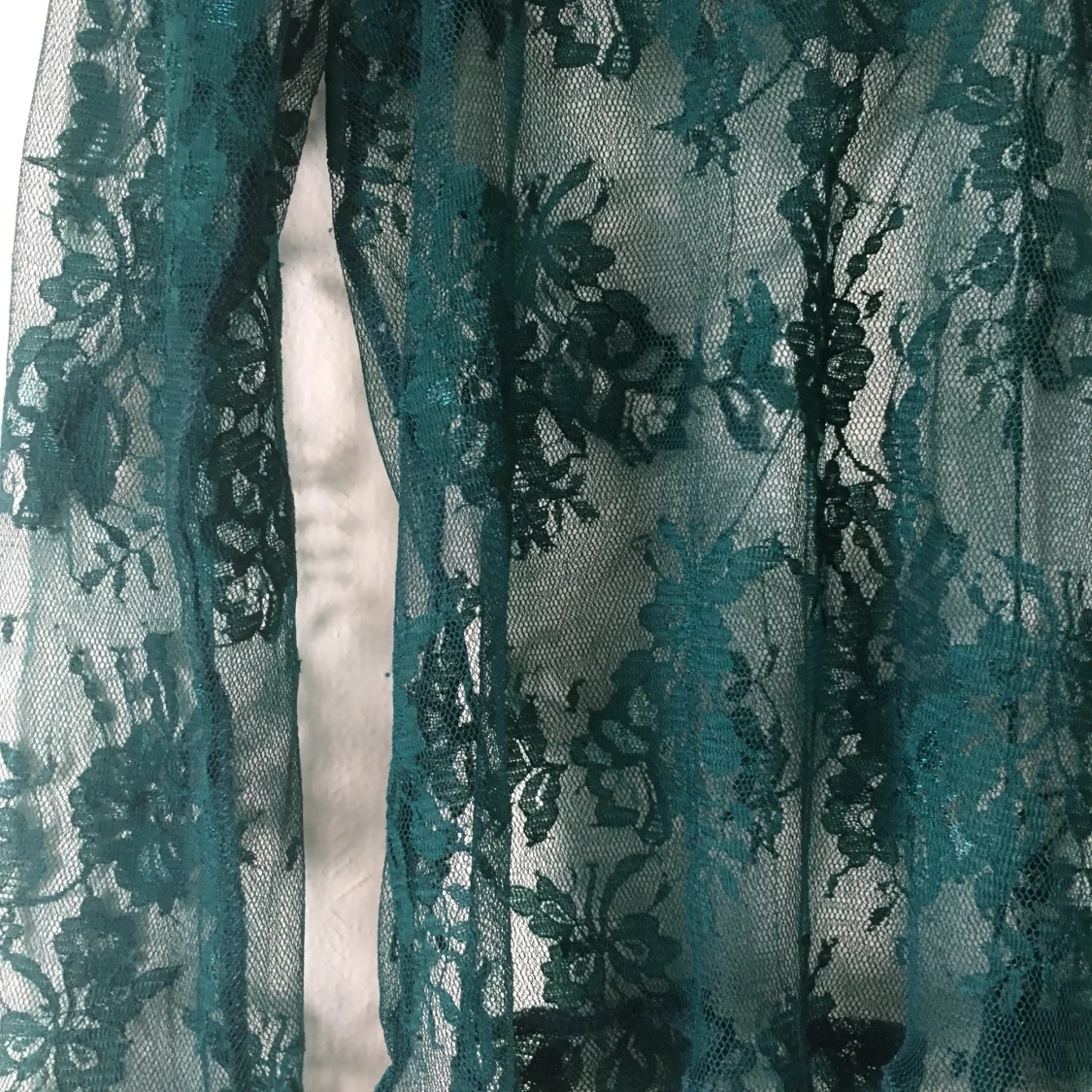 Grön spetströja strl 3