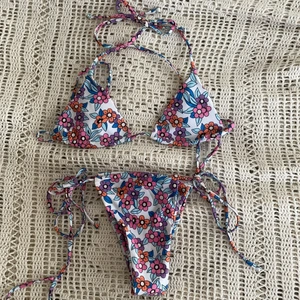 Shein bikin - Jätte fin bikin från shein. Säljes pga det inte riktigt var min stil. Bara testad och klisterlappen är fortfarande kvar. Stl S