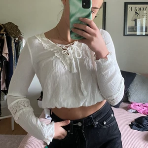 Vit blus  - Söt vit blus från H&M. Storlek 34. 