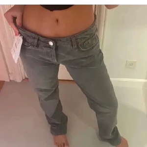 Zara jeans - SÖKER! Har någon dessa jenas i storlek 36 som skulle vilja byta mot ett par i 34?😻😻