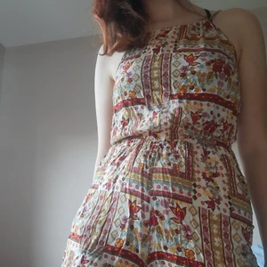 Jumpsuit strl S - Jumpsuit i 100% viskos. Sitter som S. Kommer från H&M's Coachella collection.