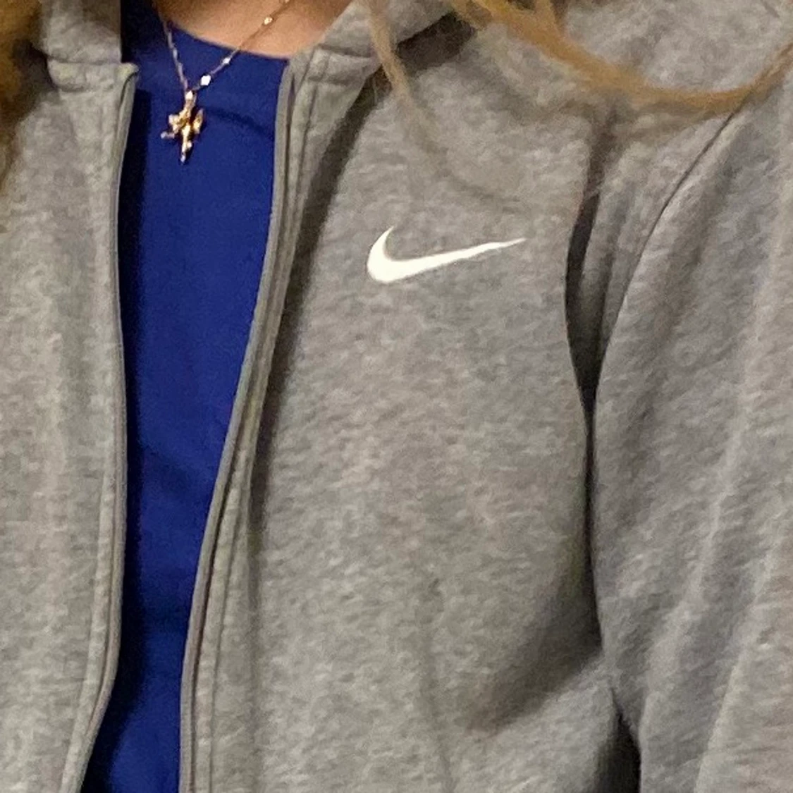 Grå zipuphoodie - 91