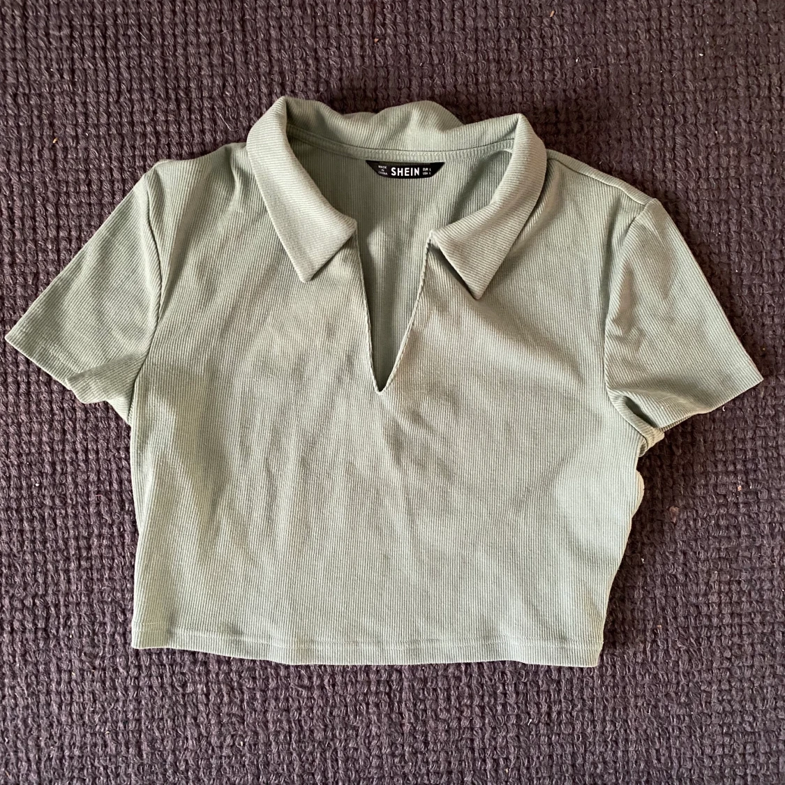 Pastellegrön kroppad t-shirt  - 90