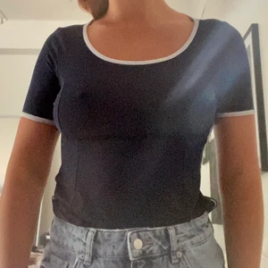 Moschino  - Snygg tröja vintage. Älskar den. Size XS